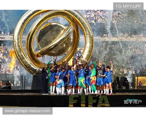 世俱杯决赛切尔西夺冠,特朗普抢镜颁奖仪式引发讨论