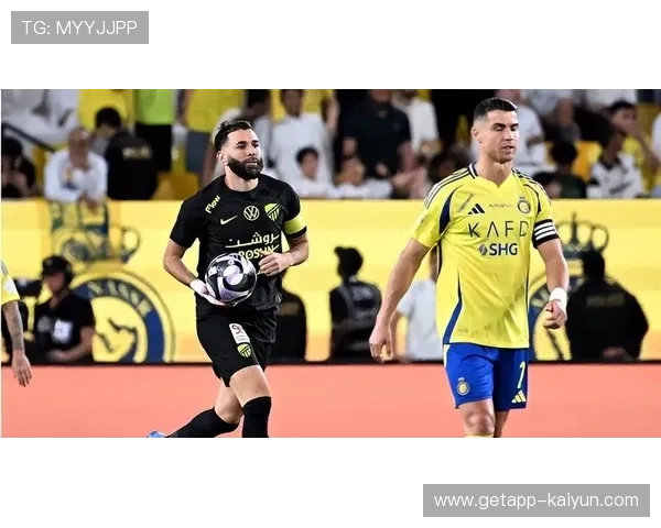 利雅得新月考虑引进本泽马，薪资谈判进行中