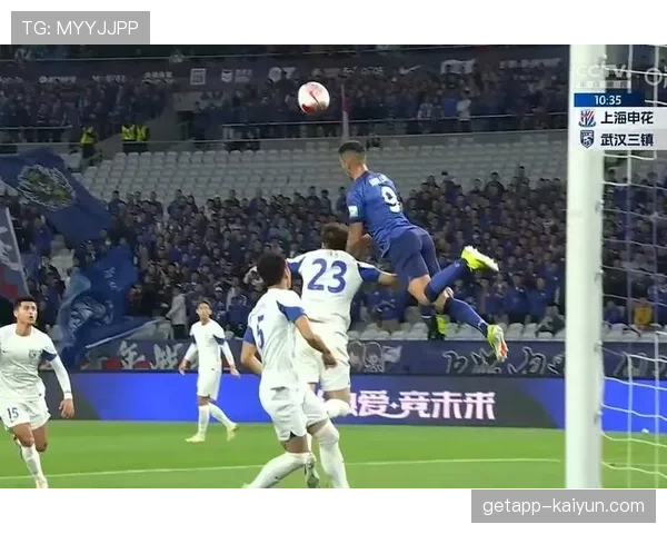 上海申花拉唐禁区外远射破门，助球队完成客场逆转